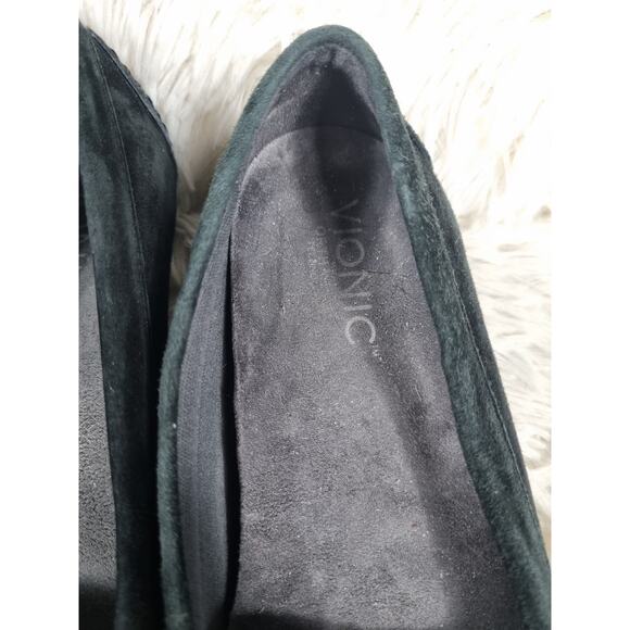 Vionic Shoes Womens Size 6 Black Suede Loafers Stud Embellished Slip On Flats - Picture 3 of 9